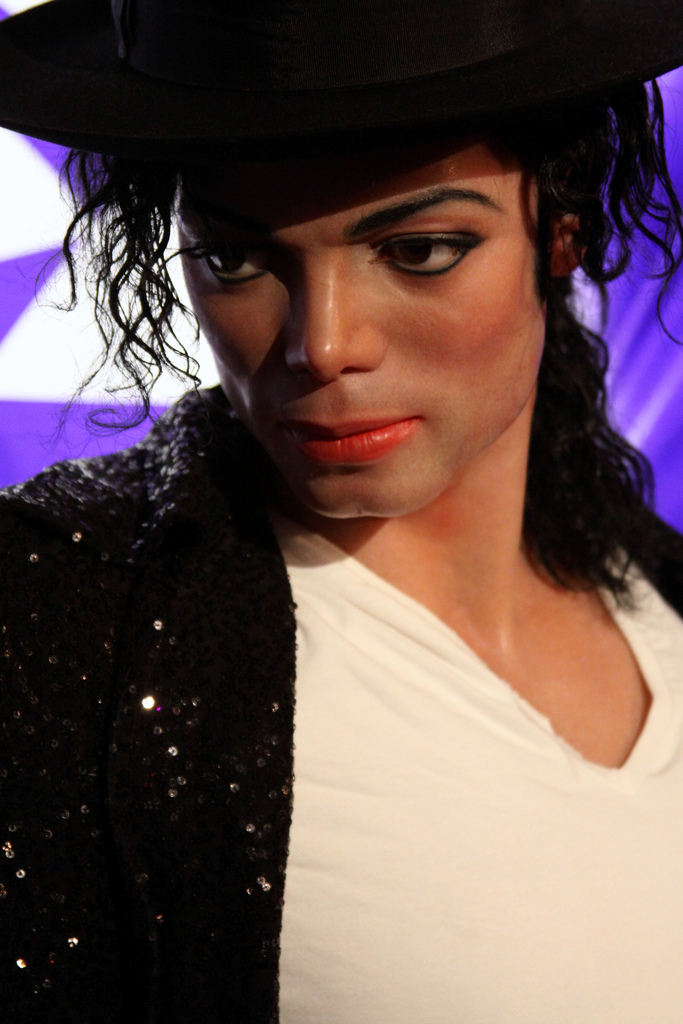 Michael-Jackson-Madame-Tussauds-Hollywood-2010
